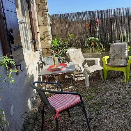 Petite Maison Dans La Campagne A 10 Mn A Pied Du Centre Ville آرْلْ المظهر الخارجي الصورة