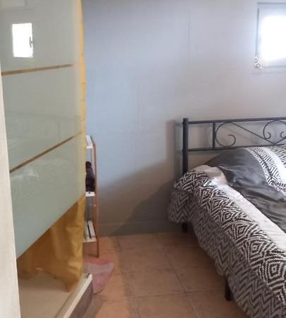 Petite Maison Dans La Campagne A 10 Mn A Pied Du Centre Ville آرْلْ المظهر الخارجي الصورة