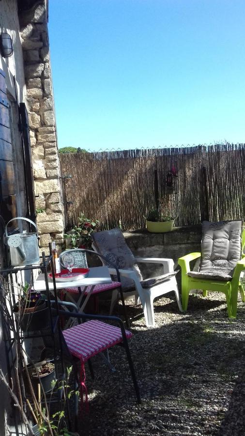 Petite Maison Dans La Campagne A 10 Mn A Pied Du Centre Ville آرْلْ المظهر الخارجي الصورة
